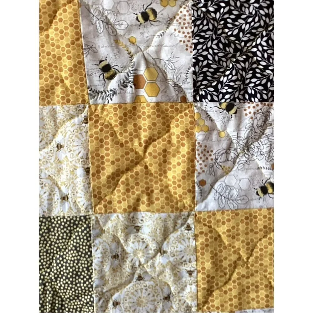 NWT. Hand Crafted Honey Bees Quilt